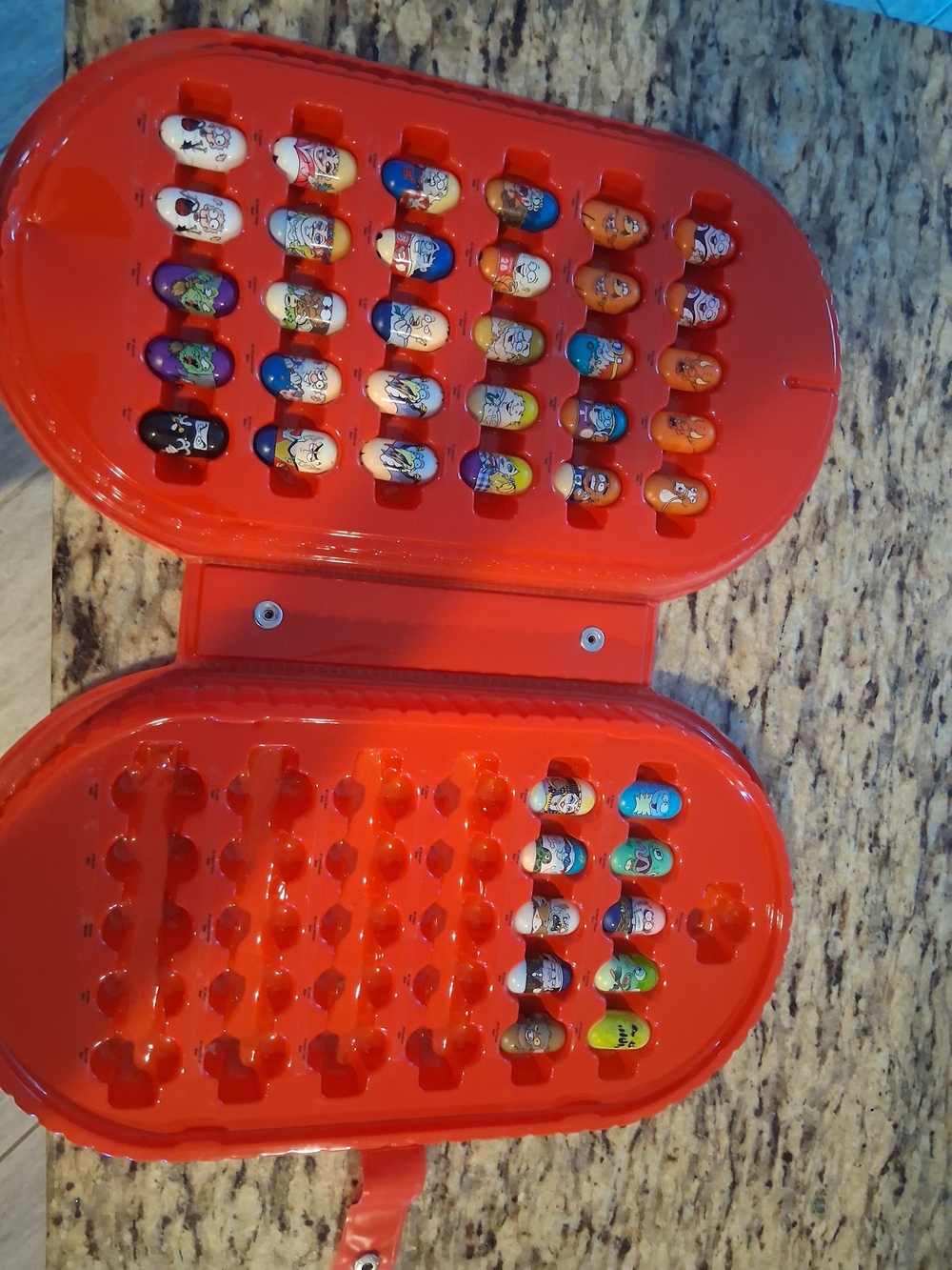LOT - 40 Mighty Beanz Assortment + Mighty Beans Storage Case (1-60